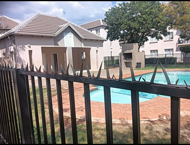 2 BEDROOM SECTIONAL TITLE FOR SALE IN KLIPPOORTJE